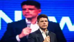 Kto stoi za Petru? Odkryj tajemnice jego politycznego wsparcia