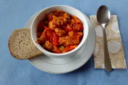 Szybki przepis na bogracz drobiowy, który zachwyci Twoich gości