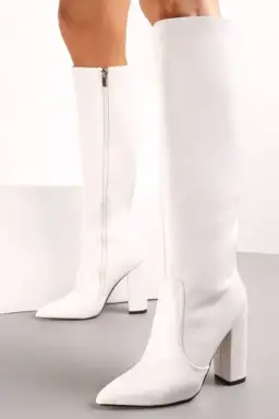 Białe kozaki: modny trend i jak je stylizować w tym sezonie