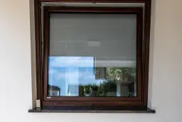 Jak dobrać parapet zewnętrzny do okna: 10 kluczowych wskazówek