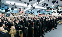 Pierwsza pensja po studiach: Ile naprawdę możesz zarobić?