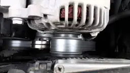 Uszkodzone sprzęgło alternatora: Niebezpieczne objawy, które zaskoczą każdego kierowcę