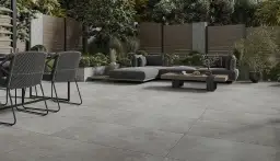 Jakie płytki na taras zewnętrzny - najważniejsze parametry i właściwości