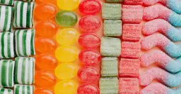 Dino słodycze: Co warto wiedzieć o dostępnych produktach?