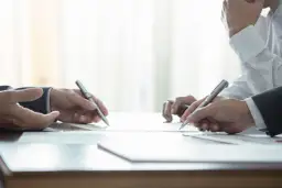 Umowa przedwstępna: Jak bezpiecznie wycofać się bez strat i konsekwencji