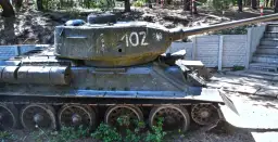 Skansen Mniszew: Poznaj historię i tajemnice muzeum wojskowego