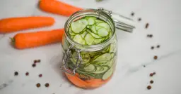 Prosty przepis na sałatkę szwedzką - jak zrobić smaczną sałatkę