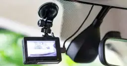 Jak podłączyć wideorejestrator do oświetlenia - uniknij problemów z zasilaniem