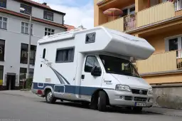 Jakie prawo jazdy potrzebne do busa 11 osobowego? Poznaj szczegóły