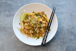 Jak zrobić sos do pad thai, który zachwyci smakiem i aromatem