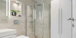 Szkło antykorozyjne do kabiny prysznicowej – co to jest i dlaczego warto w nie zainwestować?