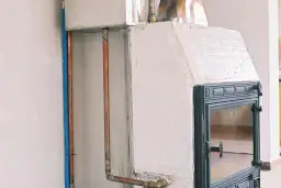 Jak zabudować kominek z płaszczem wodnym – uniknij najczęstszych błędów