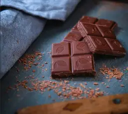 Czekolada dla cukierników: Wybierz najlepsze rodzaje do wypieków