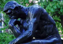 Rzeźba myśliciel - historia, znaczenie i repliki, które musisz znać