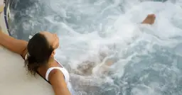 Jak korzystać z jacuzzi w hotelu – uniknij najczęstszych błędów