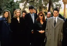 Miasteczko Twin Peaks: O co chodzi w kultowym serialu Lyncha?