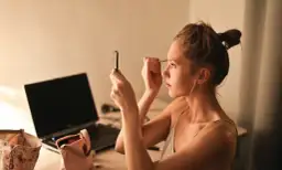 Jak zrobić ładny makijaż: proste kroki do zachwycającego wyglądu