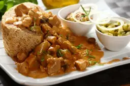 Jaka śmietana do gulaszu? Odkryj sekrety idealnego smaku