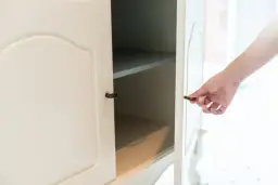 Jak otworzyć szafkę szkolną bez kluczyka? Skuteczne metody i porady