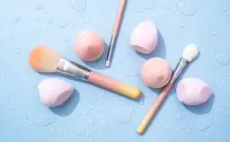 Czym czyścić pędzle do makijażu, aby uniknąć bakterii i zniszczeń