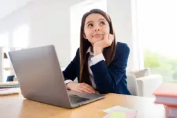 Czy szkoły podstawowe przechodzą na nauczanie zdalne? Ważne informacje