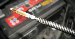 Czy olej do ciężarówek można wlać do osobówki? Uważaj na błędy!