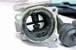 Chłodnica EGR objawy: Jak rozpoznać problemy i uniknąć kosztownych napraw