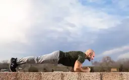 Trening obwodowy: Kompleksowy przewodnik. Spalaj tłuszcz i buduj siłę!