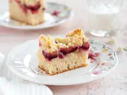 Szybkie pieczenie ciasta drożdżowego na małą blachę: krok po kroku