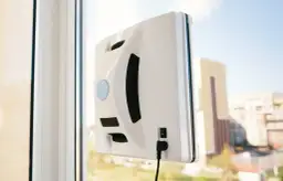 Robot do mycia okien: Ranking, porady. Koniec ze smugami?