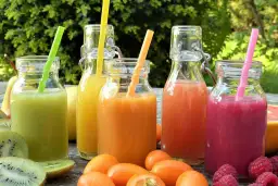 Przepisy na zdrowe koktajle z blendera, które zachwycą Twoje kubki smakowe