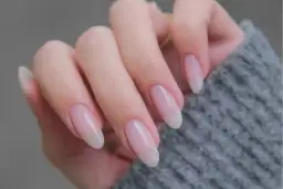 Manicure winylowy Vinylux: Co to? Bez lampy UV, trwały, łatwe usuwanie