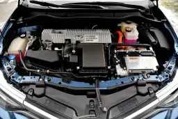 Toyota Auris Hybrid: Akumulator 12V Gdzie jest? Objawy i ratunek