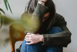 Jak wyjść z fobii społecznej i odzyskać pewność siebie w życiu