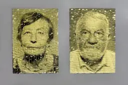 Portrety starszej pary wykonane z żółtych karteczek samoprzylepnych. Idealna grafika do prezentacji.