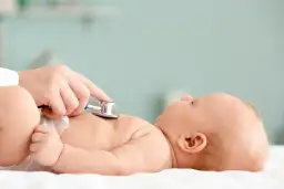 Zachłystowe zapalenie płuc u niemowlaka objawy, które mogą zaskoczyć rodziców