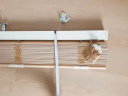Elementy do montażu żaluzji drewnianych: taśma miernicza, sznurki, uchwyty. Jak zrobić mechanizm żaluzji drewnianych?