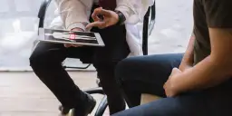 Skutki uboczne operacji żylaków powrózka nasiennego – co warto wiedzieć?