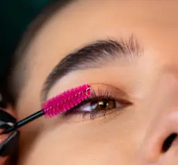 Laminacja rzęs: Sekret naturalnie pięknych i mocnych rzęs