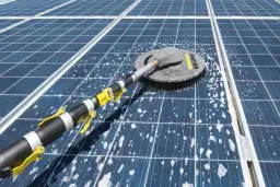 Opinie o fotowoltaice hybrydowej: zalety, wady i doświadczenia użytkowników