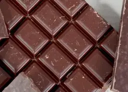 Ile kcal ma kostka czekolady? Zaskakujące wartości kaloryczne!