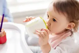 Jaka herbata dla niemowlaka: Kompletny poradnik dla troskliwych rodziców