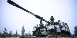 Żołnierz obsługujący działo: Ciężka służba artylerzysty. Wymagania i obowiązki