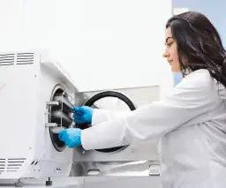 Technik medyczny kto to? Rola i obowiązki w służbie zdrowia