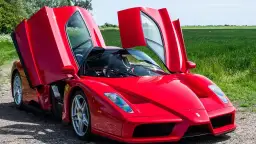 Ile kosztuje Ferrari Enzo? Poznaj szokujące ceny tych aut!