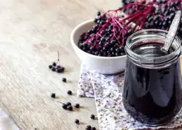 Jak pić sok z czarnego bzu bezpiecznie? Dawkowanie i porady.