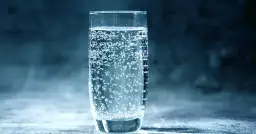 Czy można pić wodę gazowaną przed badaniem krwi? Sprawdź skutki
