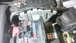 Gdzie są bezpieczniki w Nissan Qashqai? Oto kluczowe lokalizacje