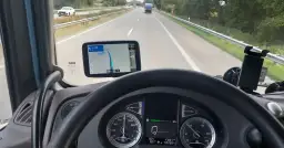 Nawigacja dla ciężarówki: Jak wybrać i nie wpaść w kłopoty?