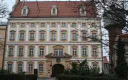 Najlepsze atrakcje w Jelcz-Laskowice, które musisz zobaczyć